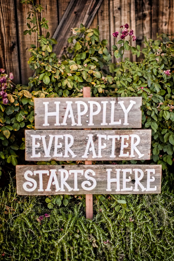 Rustic wedding sign - California Wedding Ideas